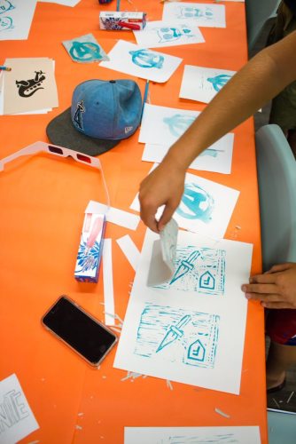 BaldwinHills's tweet photo. 🎨Meet a Maker: #LBPLStudio of the .@LBCityLibrary! Ahead of DTLA Mini Maker Faire 2018 we are spotlighting a few of the Makers who will be joining us Dec. 1st from 10a.m. -4p.m. at .@laplcentral. This event is free, open to the public, &amp; fun for everyone! https://t.co/RMZKqL1MjS https://t.co/nSPhmIbH0P