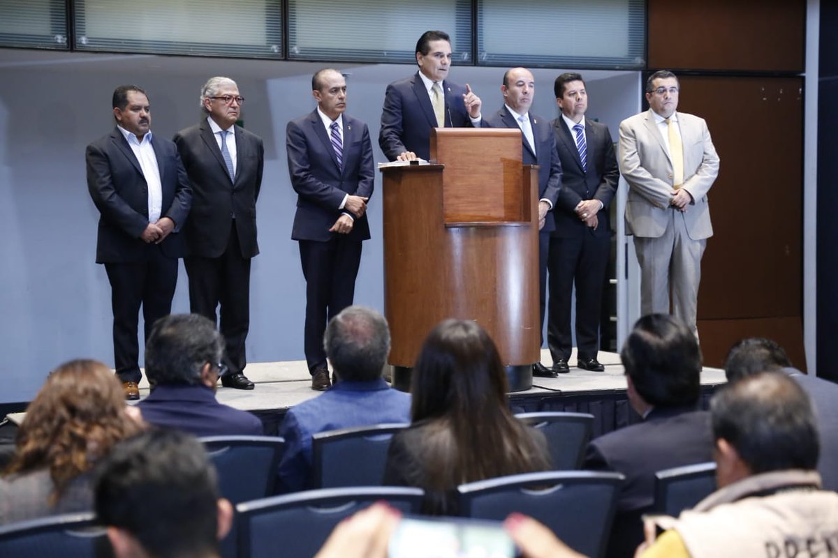 ConsejeraJurdi2's tweet photo. Acompañamos al Ing. Silvano Aureoles Conejo, Gobernador de Michoacán, en el mensaje donde informó sobre la determinación de dar por terminada la adhesión al Acuerdo Nacional para la Modernización de la Educación Básica y el Convenio que en materia de educación se suscribió. https://t.co/qisduFqb3s