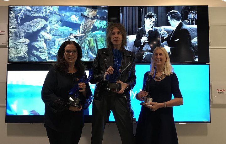 LIAawards's tweet photo. Greg Hahn, CCO BBDO NY presented Global Agency of the Year &amp; Regional Network &amp; Regional Agency of the Year for North America by Barbara Levy &amp; Patricia Censoprano. Congratulations to @BBDONY for the Grand LIA in Integration! #LIAawards #LIA2018 #GrandLIA #BBDONY #BBDOworldwide https://t.co/ZzHyn8SXft