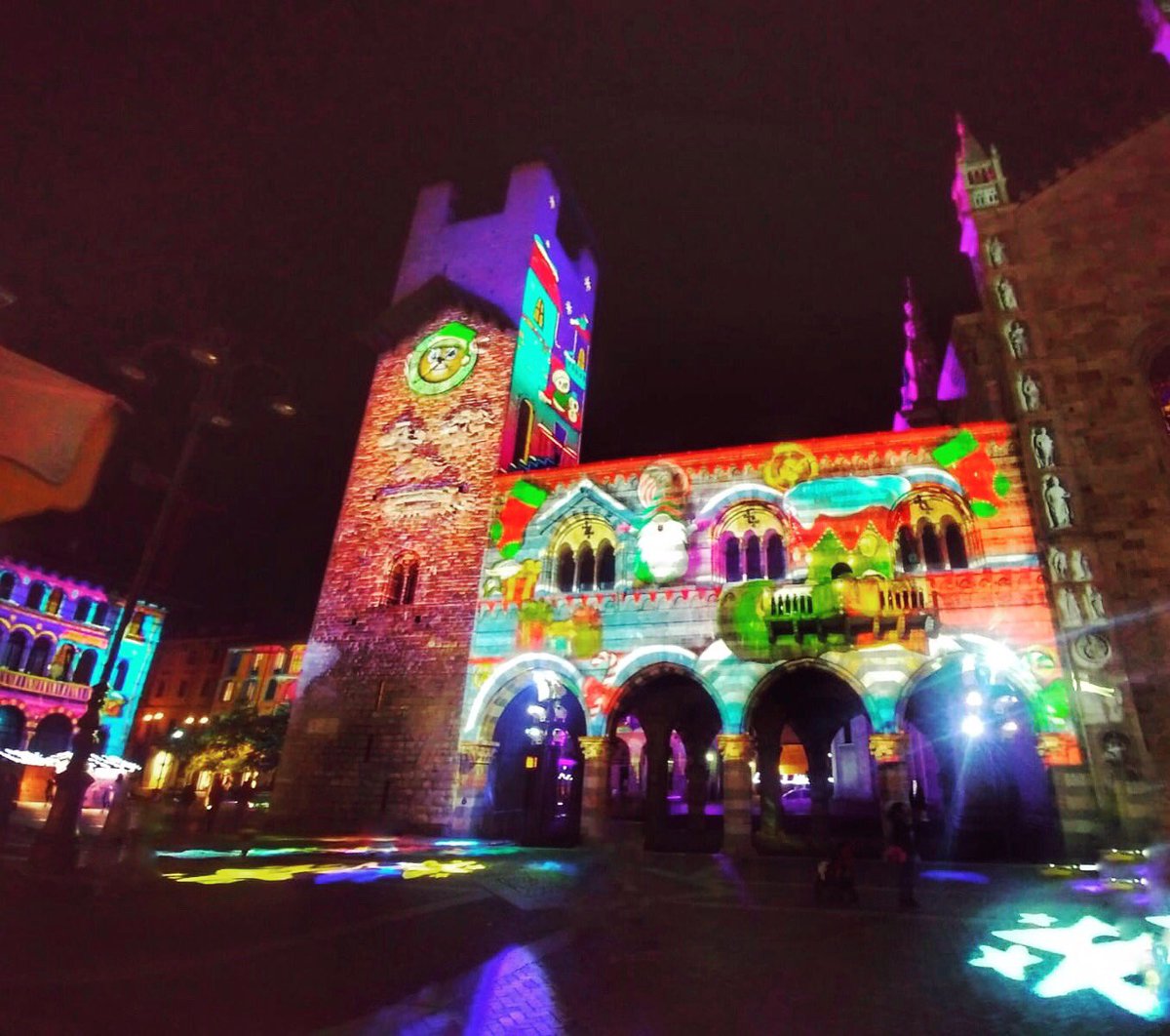 HORSE976's tweet image. #como #comocity #cittadicomo #christmas #christmasdecor #lucinellanotte #colors #luciecolori #natale #nöel #navidad #weihnachten #ologrammi #proiezioninatalizie #piazza