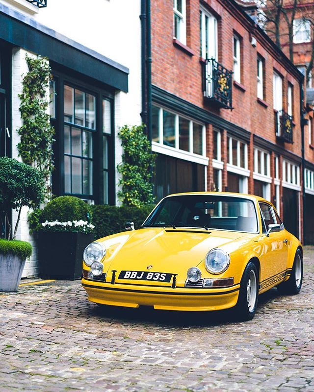 sammooresphoto's tweet image. Because it will look so much neater if the whole line on the insta grid is yellow 😂 #911sm #911 #porsche