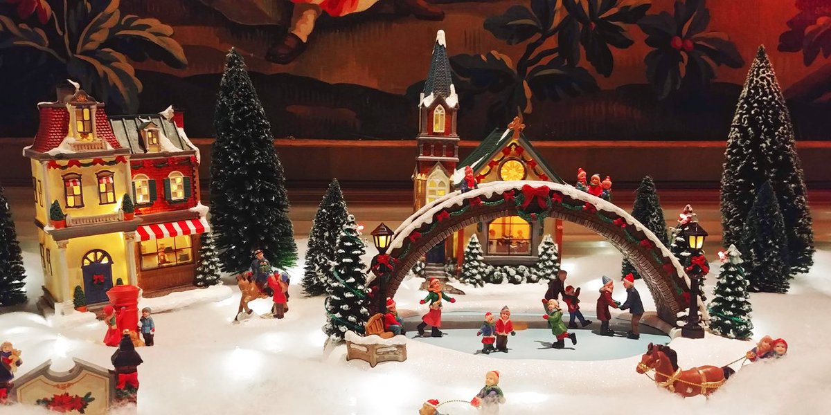 Here at the Wedgewood, it's easy to remember that the holiday season is just around the corner.

#wedgewoodhotel #bacchusrestaurant #relaischateaux #vancouver #holidays