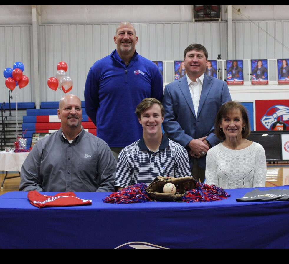 chadmichael85's tweet photo. Congrats to Tucker for signing with Lawson State to play baseball, he’s also the all time leader in passing yards for Macon East. #multiplesportathlete #dontspecialize #begreatateverything #knights #maconeast https://t.co/3WBWOi5VpP