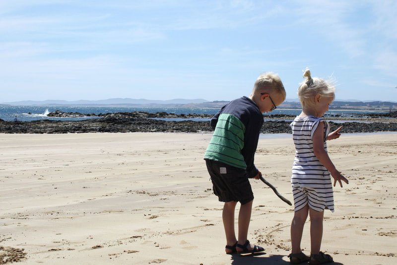 OurYearOutdoors's tweet photo. In September 2016 our family turned off our screens. We went cold turkey. No television, no tablets, and no smartphones, during daylight hours. Here’s what we learnt. https://t.co/nzhOBrDyZM #screenfree @commercialfree #childhoodunplugged #screefreekids #unplugged #vitaminn https://t.co/igQxuyauyM