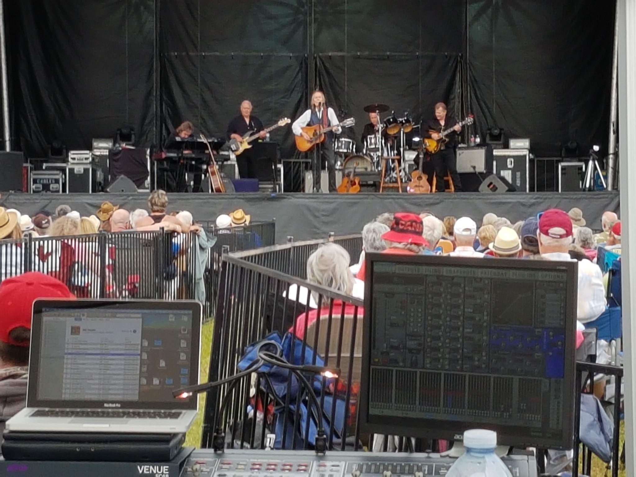 Happy 80th birthday to Gordon Lightfoot. Photo taken at Kemptville Live last year. 