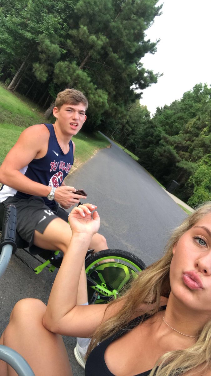 KaitlinWendt's tweet photo. Happy 2 years to the sweetest person I’ve ever met!♥️ you make me SO happy and never fail to put a smile on my face, I love you too much and can’t wait for many more years to come!🤩🌹😭 https://t.co/9fZDtiOX8R