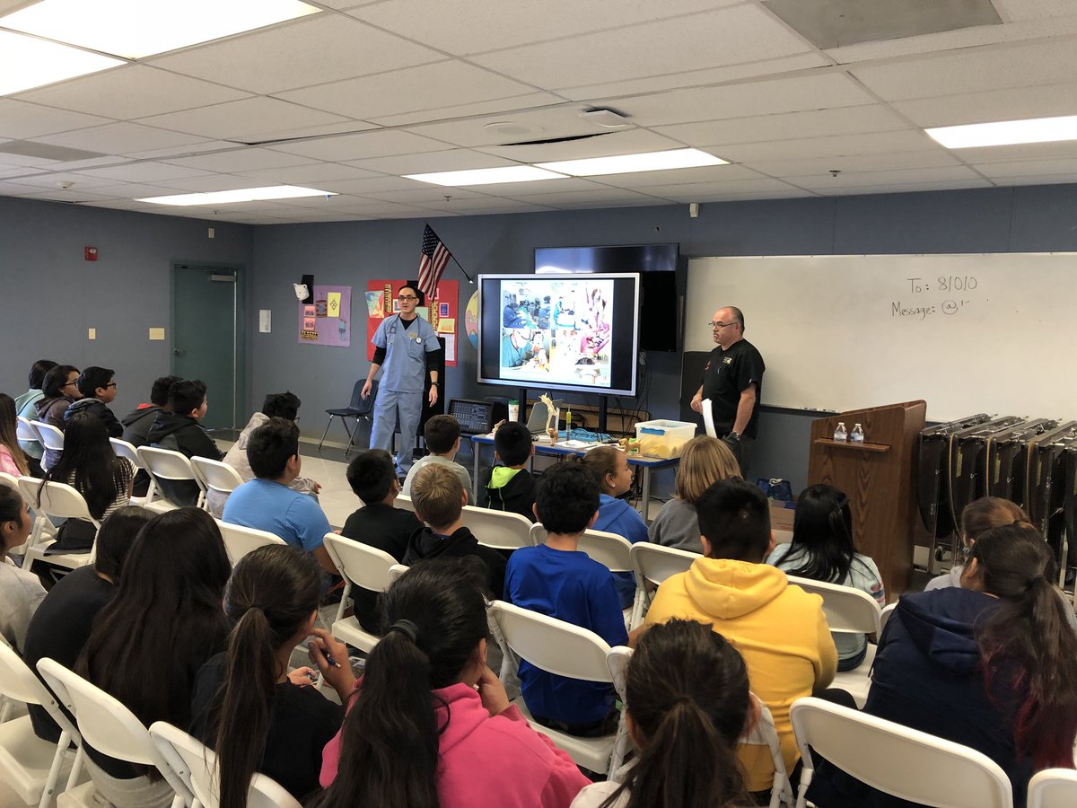 MsMacias08's tweet photo. Today’s Career Day @RioRealSchool !! Middle school Ss learned about various occupations from male and female speakers who were advocates of higher education 🎓 👍🏼 https://t.co/9iyRV88yEB