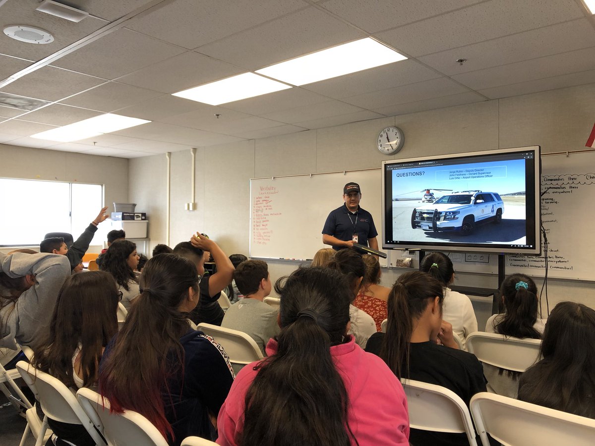 MsMacias08's tweet photo. Today’s Career Day @RioRealSchool !! Middle school Ss learned about various occupations from male and female speakers who were advocates of higher education 🎓 👍🏼 https://t.co/9iyRV88yEB