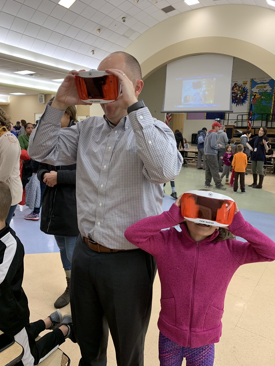 MCSSTEAM's tweet photo. Another successful family #STEAM night! Thank you 2nd grade familes for your support! We love seeing you share these experiences with your child! #lednametags #quiver #augnentedreality #VirtualReality #GreenScreen @PlayOsmo @mcsteele_oh @MasonSchools @robynathomas @MrsBly_MECC https://t.co/7ihpW5ONny