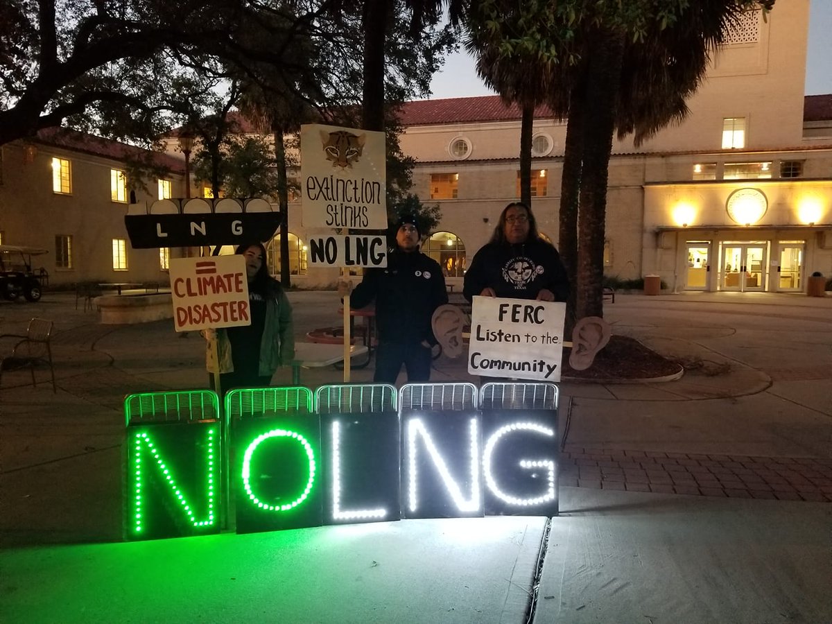 TexasSierraClub's tweet image. #LNG in the #RioGrandeValley is not a done deal!

Submit your comment telling @FERC to #BreakTheFrackingCycle &amp;amp; stop the permitting of three LNG terminals and one pipeline proposed for South Texas ➡️ bit.ly/2REkGwP

#StopRioGrandeLNG #NoLNG
