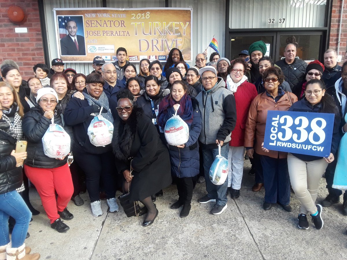 MichelleDunsto7's tweet image. Lefrak City tenants Association thanks Senator Peralta !!
Still giving back to the community!!