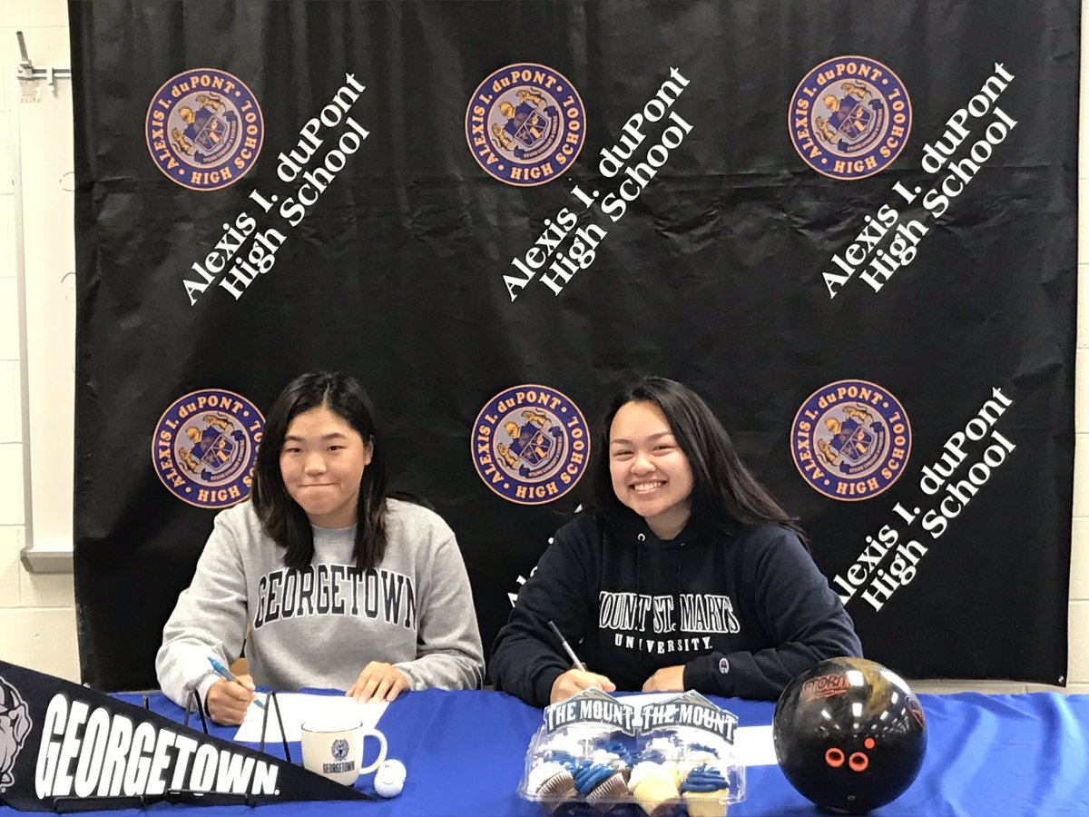 CresciMarty's tweet photo. #NationalSigningDay2018 Alexis I duPont High School Srs Esther Park signs with @Georgetown University Women’s Golf 🏌️‍♀️ and Amanda Yeung @MountSaintMarys Bowling #delhs #AIHSTigerPride @BradMyersTNJ @AIHSAthletics @RedClaySchools @AIHSTigersAD https://t.co/UWBr36SbP3