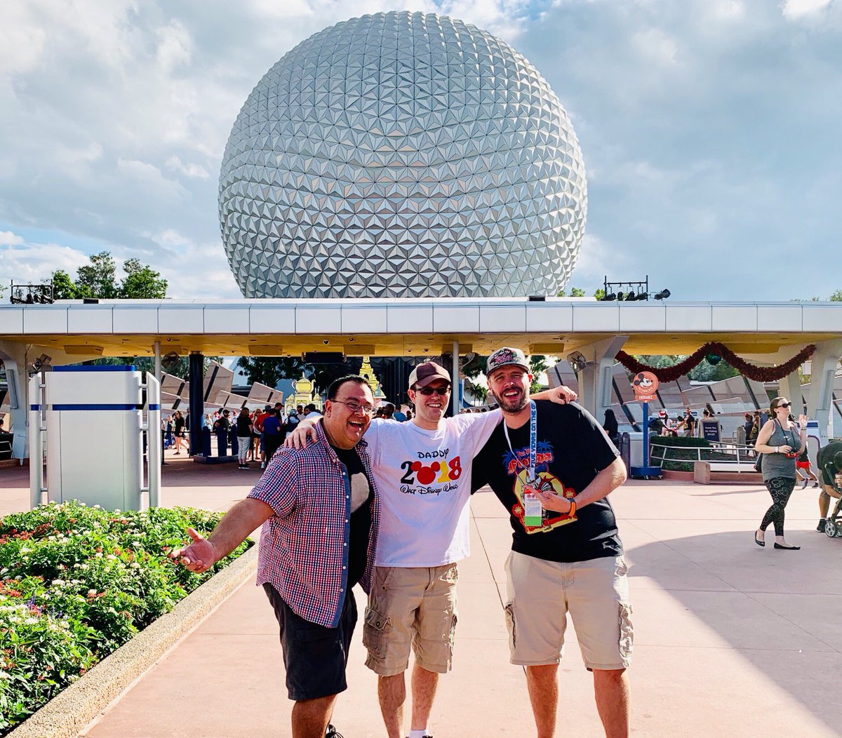 WatchRO_ST's tweet photo. Robb and I picked up a hitchhiker on the way to EPCOT. It’s James Rolfe, the Angry Video Game Nerd! #FreePlayFlorida #FPF2018 https://t.co/VVqs492ILp