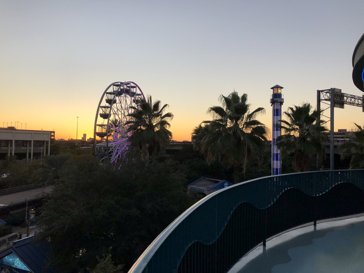 Natalie_Dunphy's tweet photo. It’s a beautiful night for @Source_Houston event! #houston #recruiting #conference https://t.co/YlRjcTQiRY