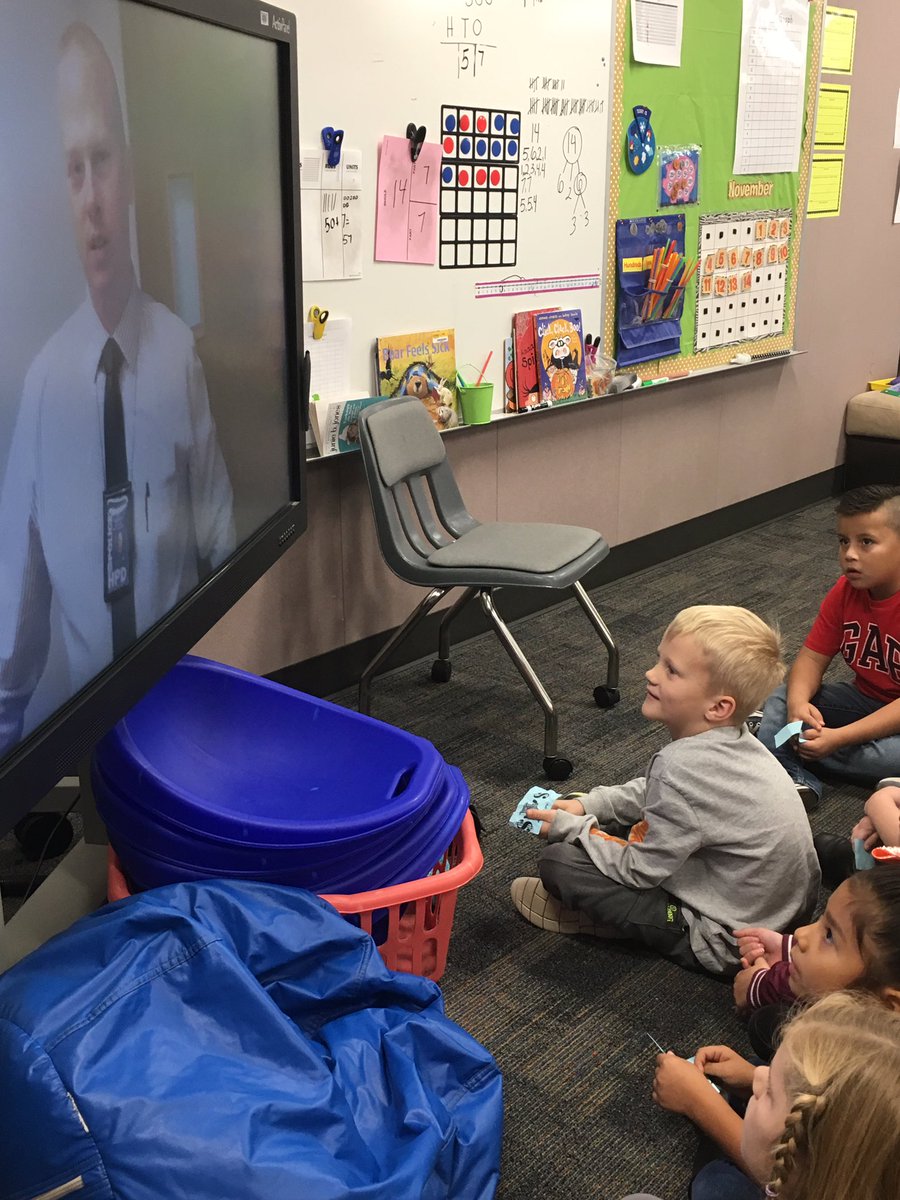 AbbyMcGriff's tweet photo. The moment you realize your dad is helping w our word detective unit 🧐🤓🕵️‍♂️ @AultElem @CyFairISD @mrspickettone #TeamAult #cfisdSpirit https://t.co/vcff0AOol5
