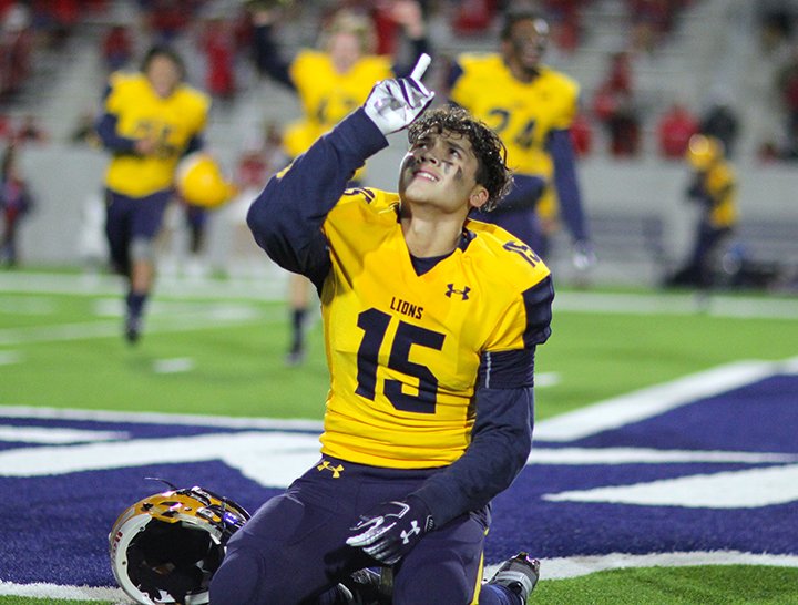manestreamnews's tweet photo. McKinney is Gold: Photos from Friday's historic win against Boyd
https://t.co/z3UpzFQd0z #WAWG #WAWN https://t.co/AfIX7OIAHk