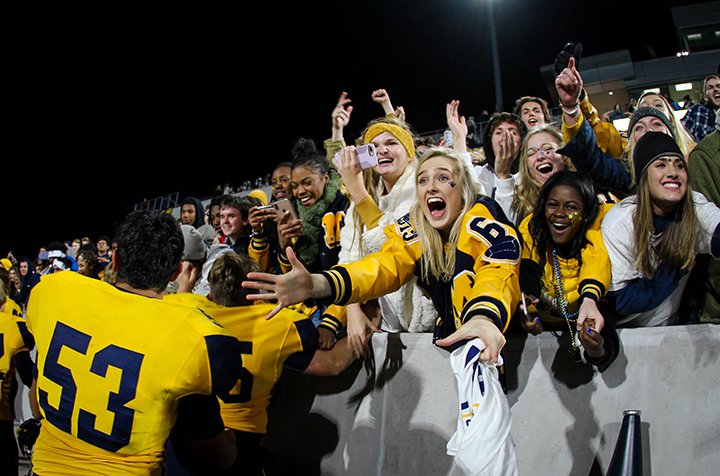 manestreamnews's tweet photo. McKinney is Gold: Photos from Friday's historic win against Boyd
https://t.co/z3UpzFQd0z #WAWG #WAWN https://t.co/AfIX7OIAHk