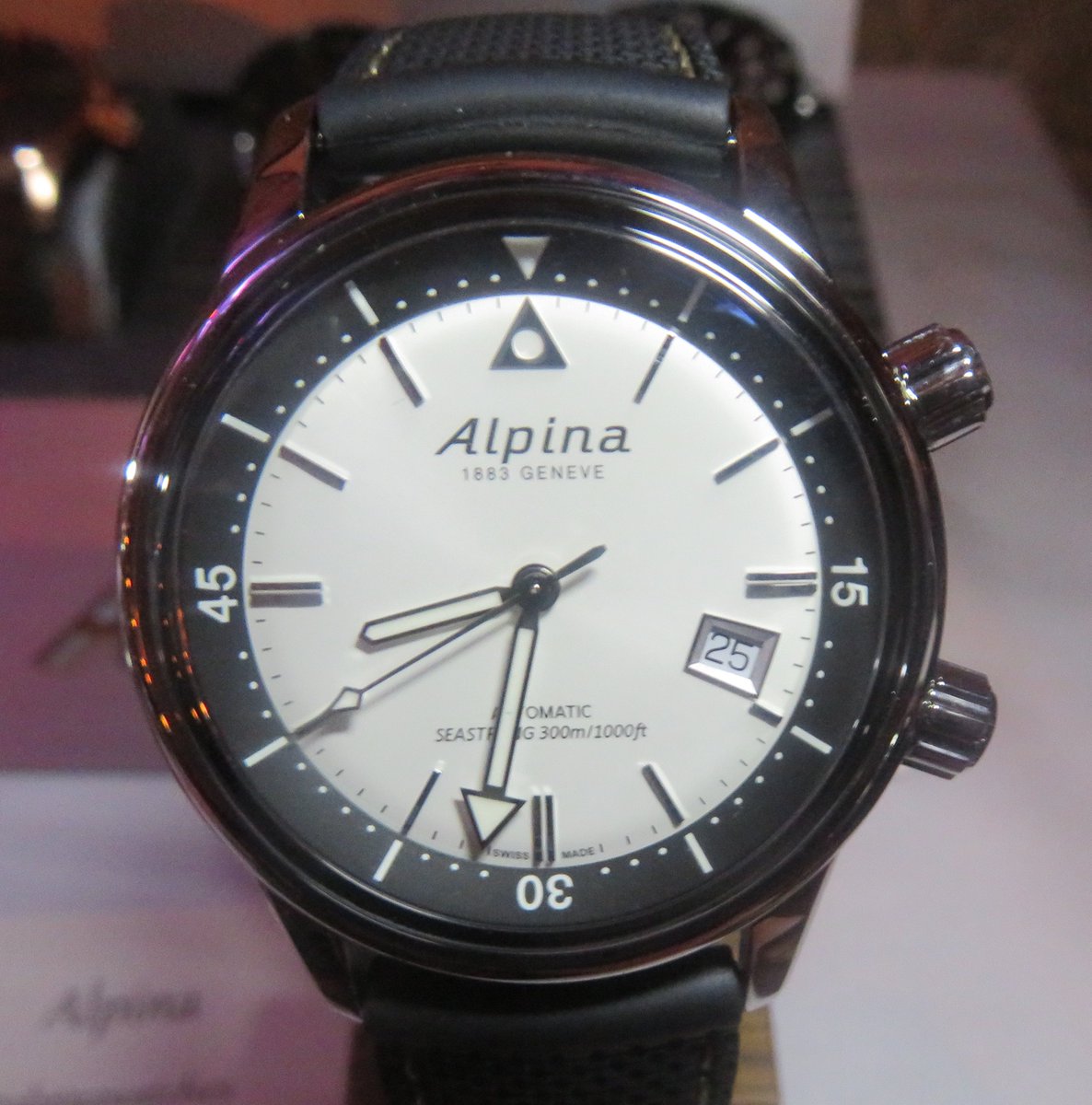 stephenmahoneym's tweet photo. My picture, mans @Alpinawatches 1970s divers watch updated in size, modern swiss automatic workings & rubber wrist strap, for SS19 @FacetsPR London pressday #diverswatch #uptodate #largersize #moderntimepiece #menswatch #mensstyle #mensfashion #fashion #fashionpost #fashiondaily https://t.co/QDCtyf1v6N