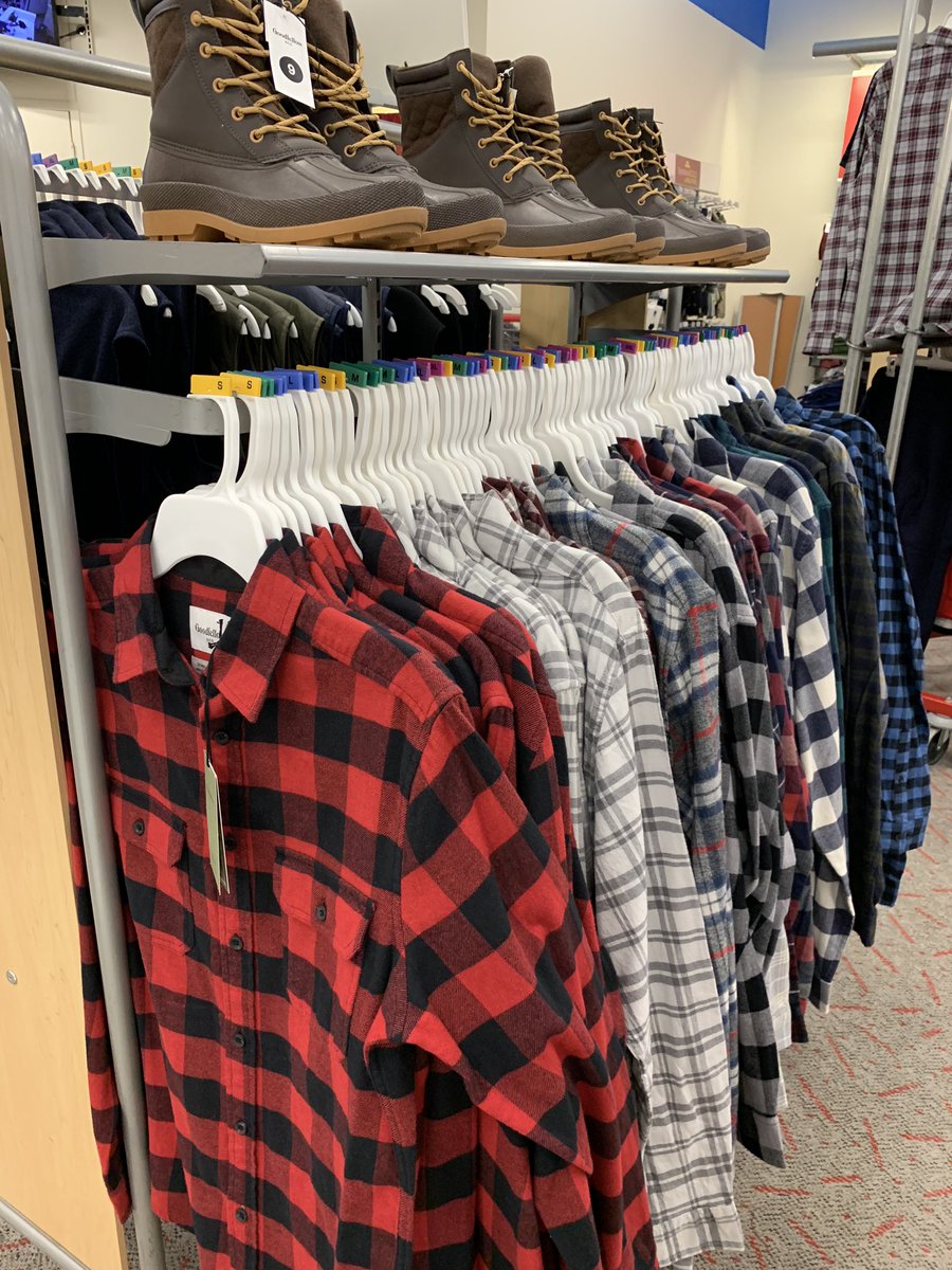 VMclairekat's tweet photo. Keeping things zoned and our folds #crispy here at 1246! @nicole_corbat @ShopTheBullseye @adriennelebo https://t.co/74zrQzDCD1