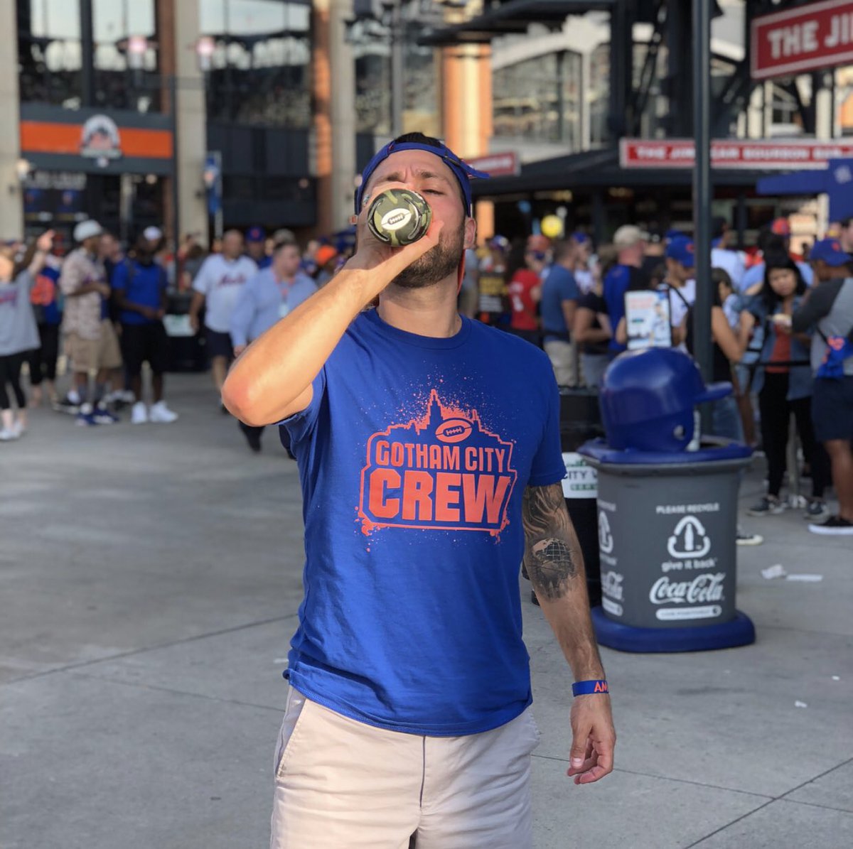 GothamCityCrew's tweet photo. Congrats to .@JDEGrom19 for winning the CY Young. Cheers to you.
Get & Celebrate with your GCC logo #Queens edition at
👇👇👇👇👇👇👇👇
https://t.co/0vvAZ5kERW
#JacobDeGrom #JacobCyGrom #NLCyYOUNG #Mets @Mets https://t.co/9Ur09pIpvm
