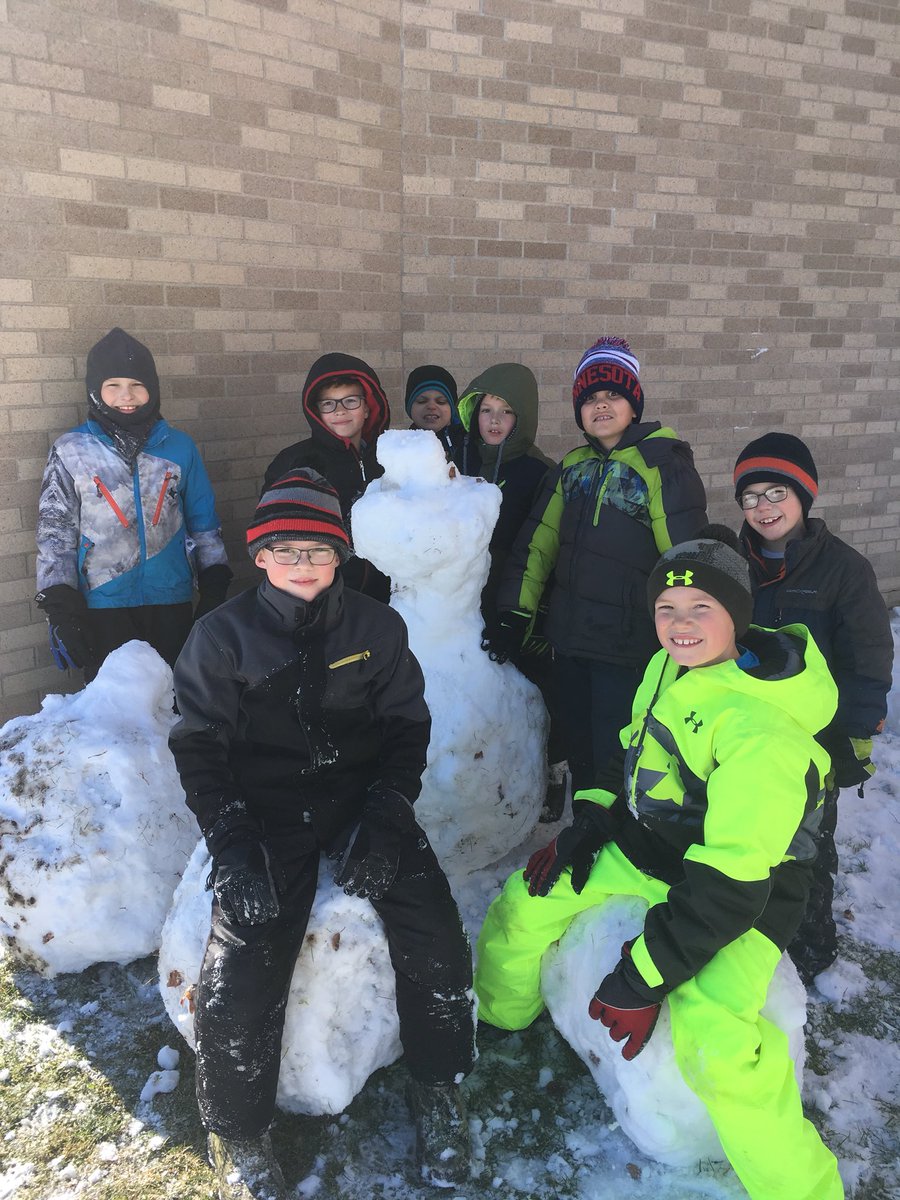 4thCse's tweet photo. 4th grade recess was a blast today!  #csestrong @CSEROCORI https://t.co/lWLn4nGdW4