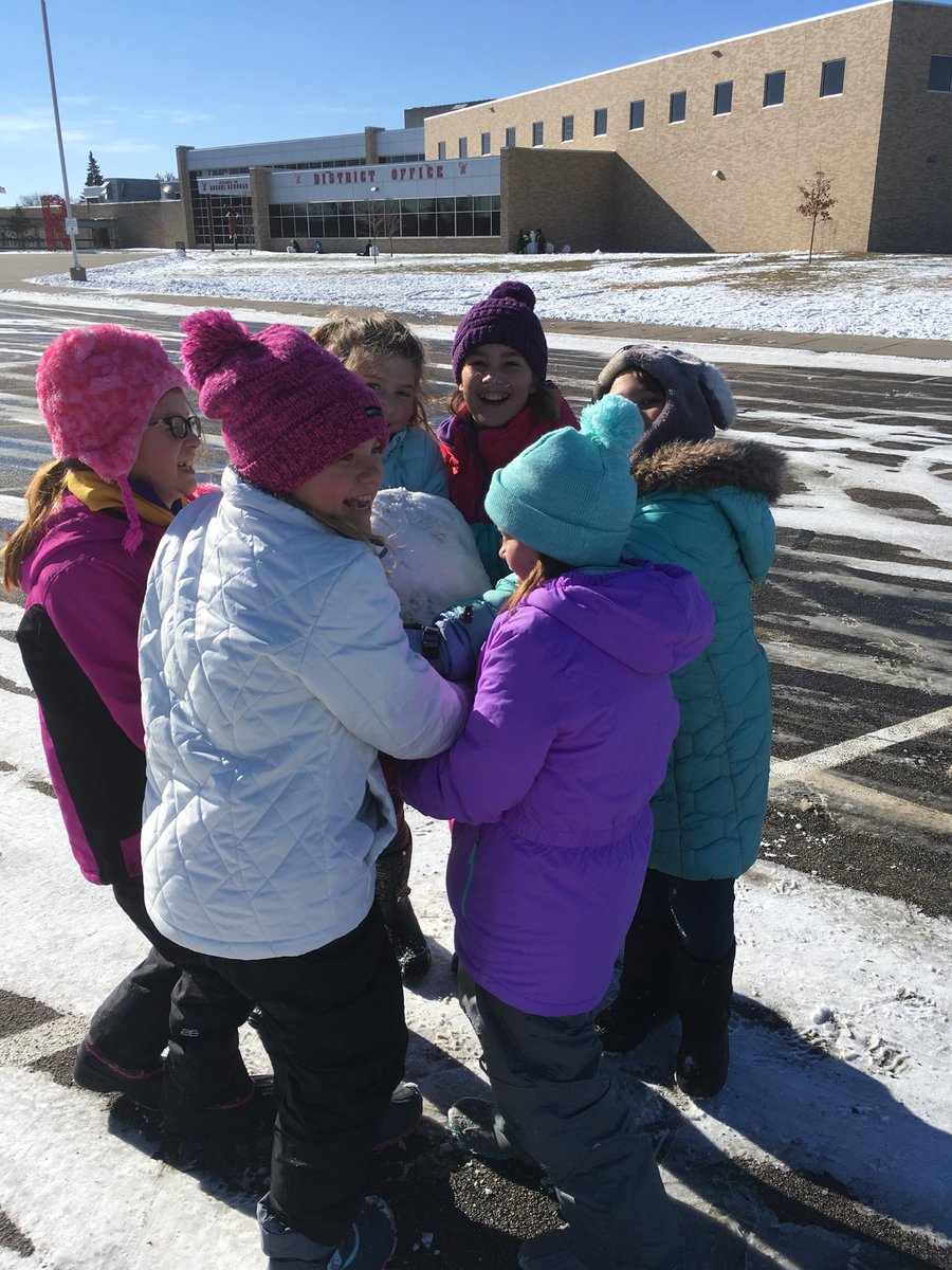 4thCse's tweet photo. 4th grade recess was a blast today!  #csestrong @CSEROCORI https://t.co/lWLn4nGdW4
