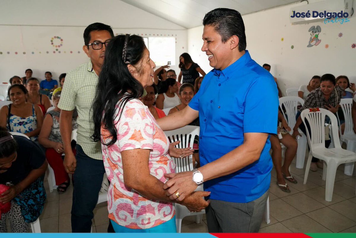 JoseDelgado_72's tweet photo. Nos reunimos con comerciantes de Nuevo Tarqui de la asociación "Los Progresistas".
Compartimos sonrisas, abrazos y propuestas. Vamos juntos hacia el Manta del desarrollo ⬆️🤝.

#MantaContigo
#JoséDelgadoContigo
#ContigoSíPodemos https://t.co/e6J7OeA4zn