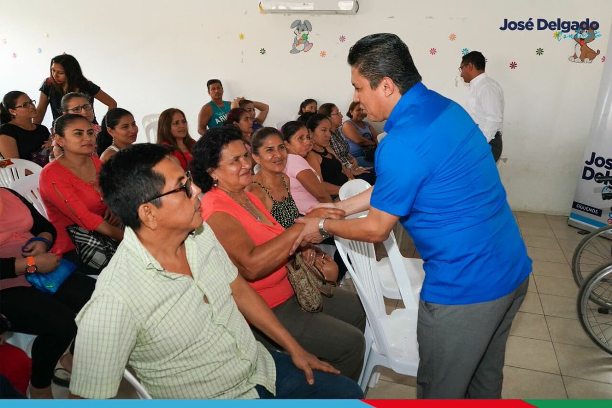 JoseDelgado_72's tweet photo. Nos reunimos con comerciantes de Nuevo Tarqui de la asociación "Los Progresistas".
Compartimos sonrisas, abrazos y propuestas. Vamos juntos hacia el Manta del desarrollo ⬆️🤝.

#MantaContigo
#JoséDelgadoContigo
#ContigoSíPodemos https://t.co/e6J7OeA4zn