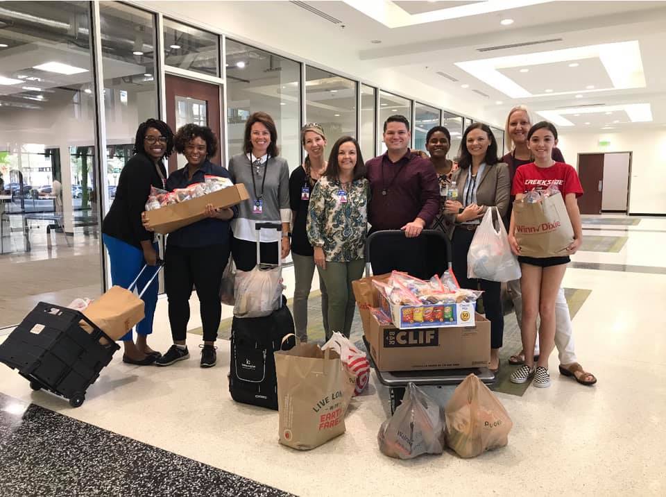 FirstCoastYMCA's tweet photo. A group of First Coast YMCA employees got together this week at our Metro office downtown to make and deliver almost 100 lunch bags for the homeless in 32202. #MyYZipCode #ForABetterUs https://t.co/2beMMzILCw