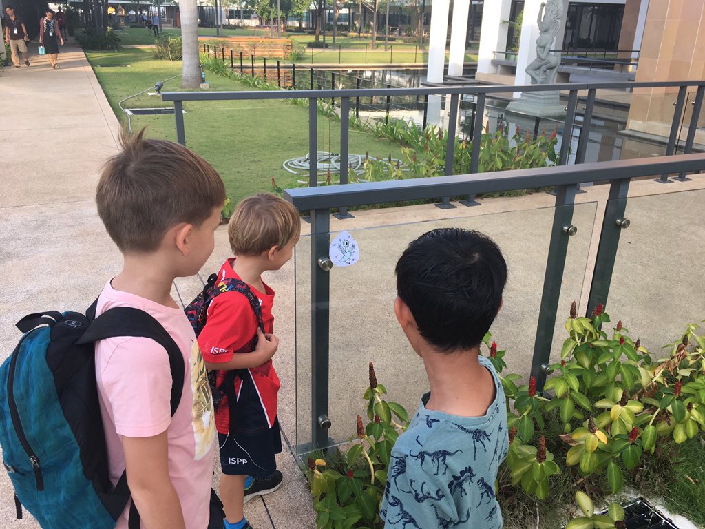 MelindadasME's tweet photo. How many #pigeons can you #see @ISPPCambodia?! They’re hiding - and so are #piggieandgerald #mowillems @MoWillems #bookweek #riddles #ISPPWriteOn2018 #ispp #readon #lovebooks #thursday @PypRachel https://t.co/T2hrmlYfk4