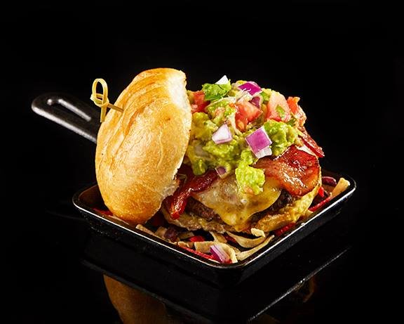WorldFoodChamp's tweet photo. WFC is proud to present 2018 World Burger Champion Neil Daniell's (of McDonough, GA) $10,000 dish!
Recipe: Chunky Avocado Cheeseburger w/ Candied Bacon
#WFC2018 #FoodSport #FoodChamps #PresentedByWalmart #WorldBurgerChampion @BoJackson34Food @Walmart @BullOutdoor https://t.co/YsPiDtYHoc