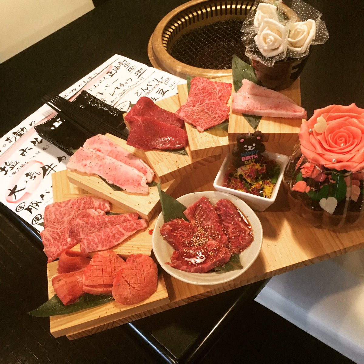 ট ইট র 焼肉椿苑 サプライズ成功 昨日は 彼女から彼氏への誕生日のお祝いで階段盛り合わせ注文頂きました 彼女の熱意に打たれ かなり頑張っちゃいました お二人とも喜んで頂けて良かったです 焼肉 群馬県 太田 椿苑 サプライズ お客様と一緒