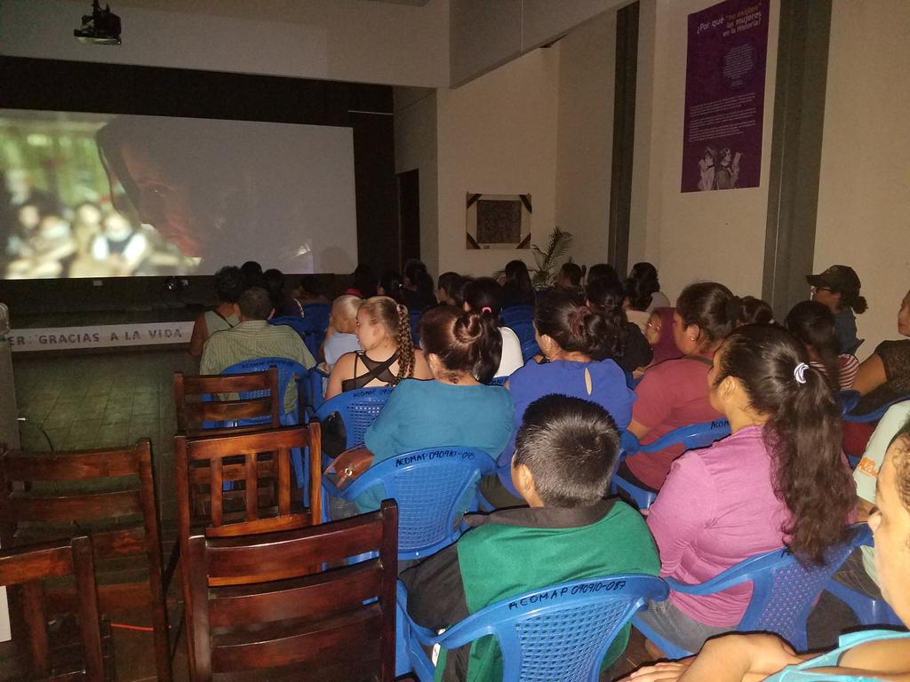 FestivalFics's tweet photo. #hoy Aperturamos #CineMujer en #FICS2018 y tenemos casa llena
.
¡Gracias a todas y todos por venir! https://t.co/RrMTk1IClc