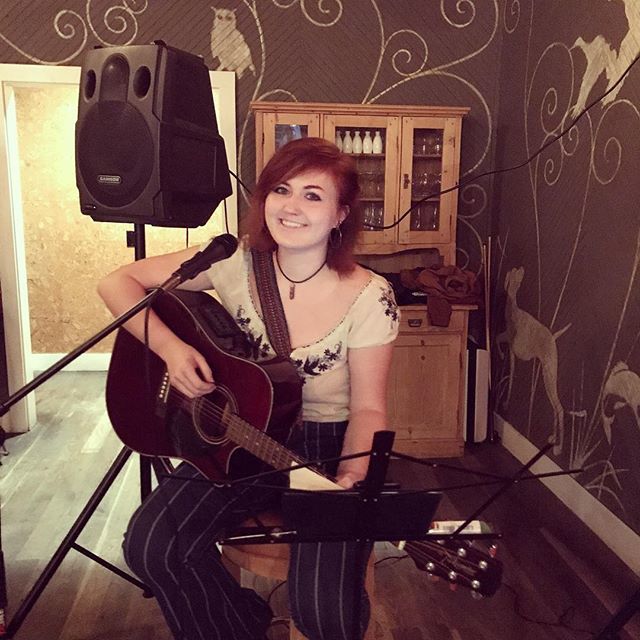 ScreenDoor_JI's tweet photo. Great food AND talent at the Screen Door tonight! Come out every Wednesday night for live music! •
•
•
#jamesisland #follybeachsc #supportlocalmusic #screendoorjamesisland #charleston https://t.co/E9OWp2qcrw