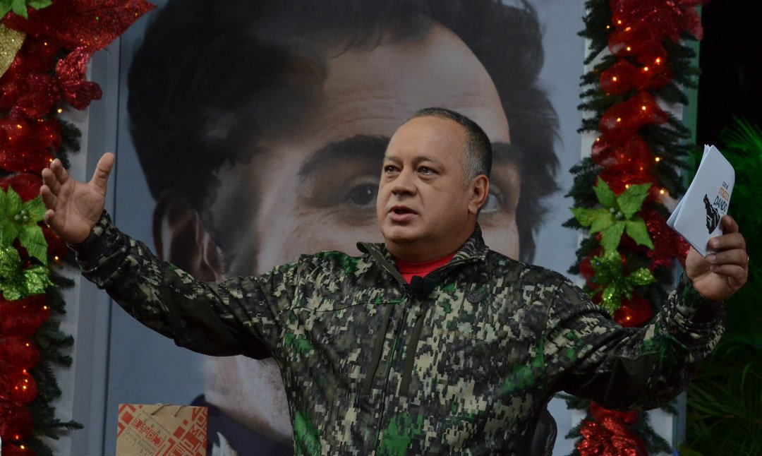 ConElMazoDando's tweet photo. .@dcabellor: 6 de los 7 dueños de El Nacional me pidieron perdón y yo lo acepté y los perdoné. A quienes no voy a perdonar es a Miguel Enrique, Ravell y los dueños de Tal Cual, porque ellos inventaron una matriz contra un ser humano #SoyChavistaPorAhoraYParaSiempre https://t.co/xu66wscutJ
