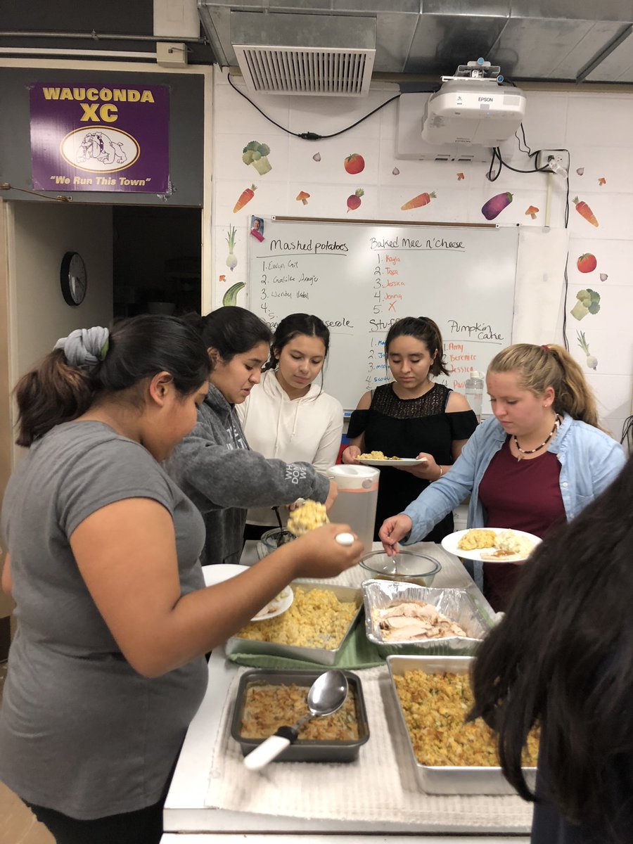 CulinaryArt_WHS's tweet photo. Culinary Arts Club made a Thanksgiving Feast! 🦃@BulldogLife_WHS https://t.co/TYYVETPm5q