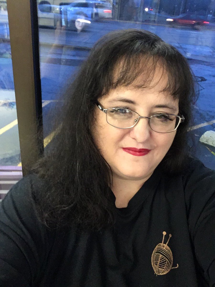 CBPelton's tweet photo. Cut 7 inches off my hair, first time with bangs in years. #bangs #haircut  #greatclips #cbpelton #hairstyles #hair https://t.co/FUw2XbA4pP