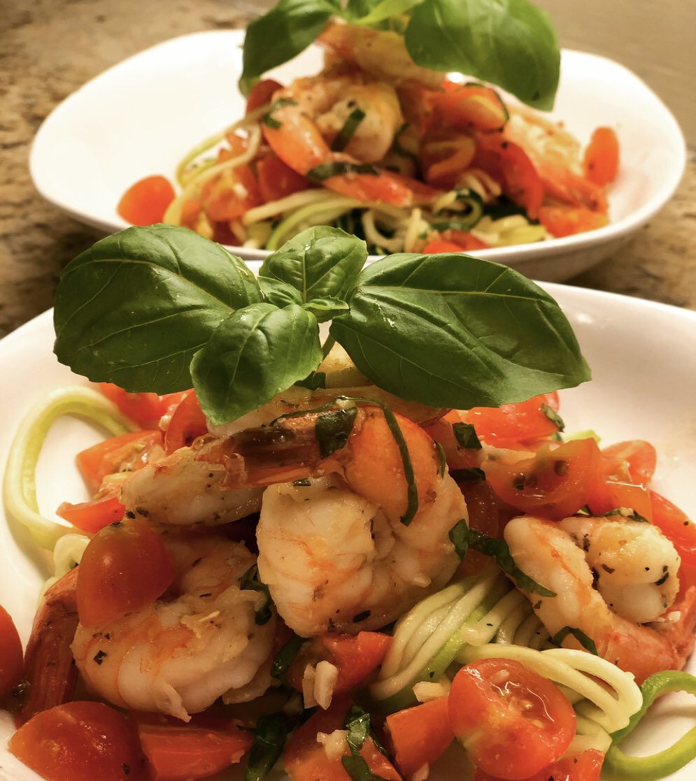 Chef809's tweet photo. Tomato Basil Garlic Shrimp Zoodles..
.
.
.
.
.
#webecookin #privatechef #wecater #nomnom  #delicioso #delicious #mariscos #seafood #shrimp #basil #lowcalorie #tomatoes #tomatoebasil #prettyfood #zoodles #zucchininoodles #colorfulfood #healthyeating #wedeliver https://t.co/fxrtF2d32j