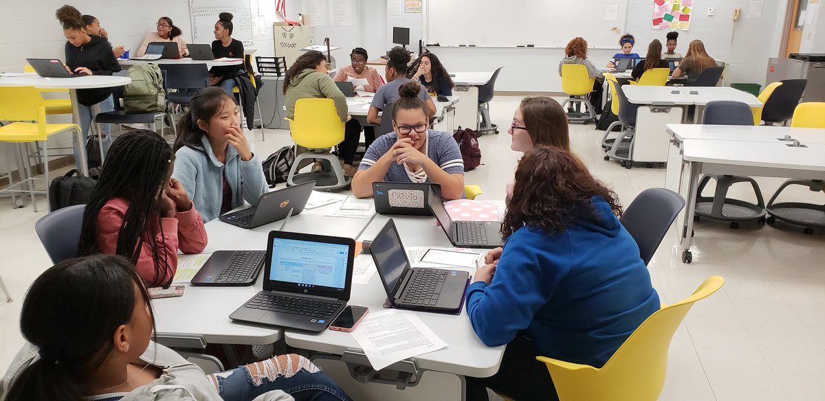 nphsPTECH's tweet photo. 37 Ss in small lit circles to discuss fictional texts. Great discussions and student centered @joegoho @NPAsstSupt @nprovschools https://t.co/jEhaMCVkXS