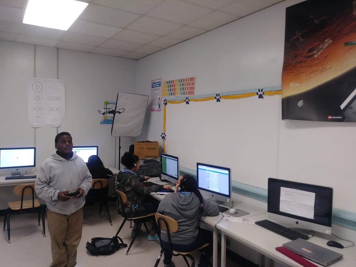 Marshall_HISD's tweet photo. #codeathon2018 #edtech #hisd #teamhisd #learningdotcom #hisd_diglitstrong #digitalliteracy @HISD_Inst_tech @GamestarMech @hisd @HISDEdTech @apple #maclab #maxwell #drones #apple #AppleEDUchat @CodeMonkeySTU @codeorgtr #hourofcode https://t.co/bTMbmMLr8X