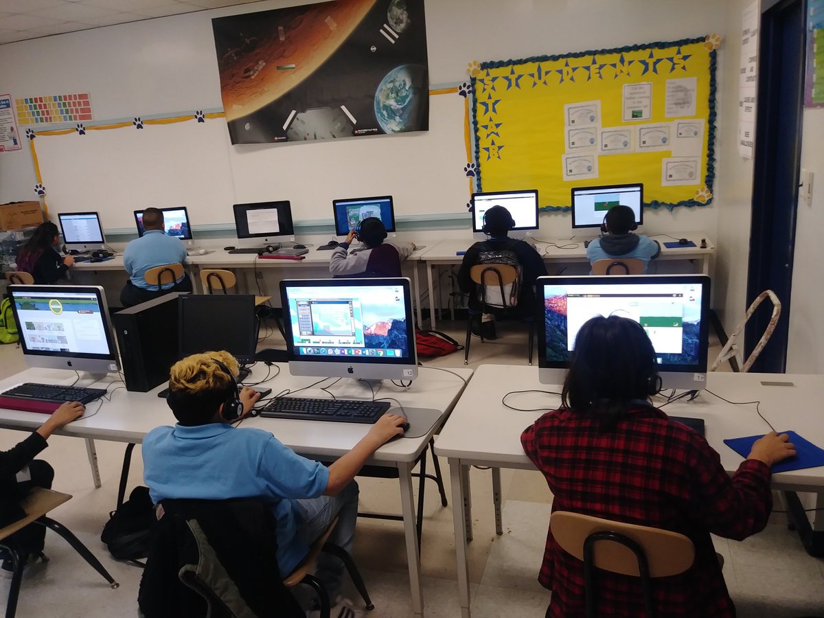 Marshall_HISD's tweet photo. #codeathon2018 #edtech #hisd #teamhisd #learningdotcom #hisd_diglitstrong #digitalliteracy @HISD_Inst_tech @GamestarMech @hisd @HISDEdTech @apple #maclab #maxwell #drones #apple #AppleEDUchat @CodeMonkeySTU @codeorgtr #hourofcode https://t.co/bTMbmMLr8X