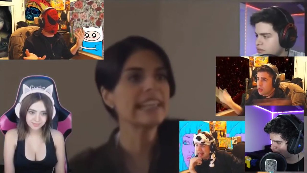 FanboyFathi's tweet photo. Martín reaccionando a la reacción de maroloco con spiderman y el hombre lechudo reaccionando a la reacción de arigameplays la cual reacciona a la reacción de Martín a la rosa de Guadalupe. Ni diego en el mundial flashaba tanto @DementeYT https://t.co/0p3vRHAsno