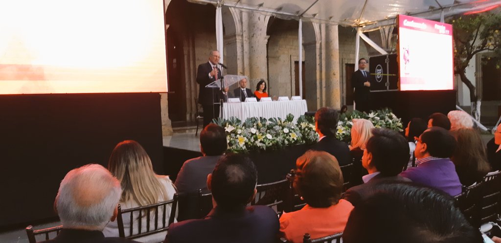 IJASJalisco's tweet photo. Conferencia "Experiencias que transforman" por el Ing. José Medina Mora Icaza.

XV Ceremonia #PremioIJAS a la Asistencia y Promoción Social https://t.co/LgB5588AXN
