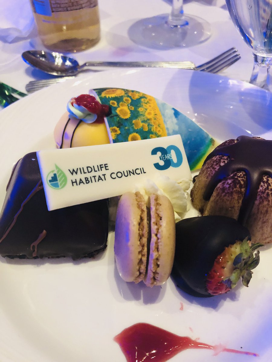 wm_greaterma's tweet photo. Look at this dessert at the @WildlifeHC #whccon18 @WasteManagement 🍫🧁🍦 https://t.co/hyRF3wo6ZM