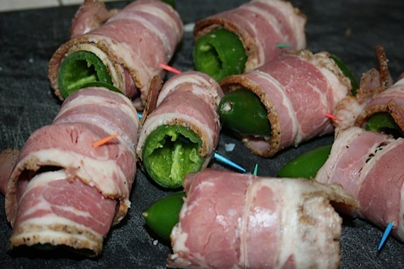 Be the hit of the holiday party when you bring this amazing appetizer!  
schmacon.com/schmacon-wrapp…