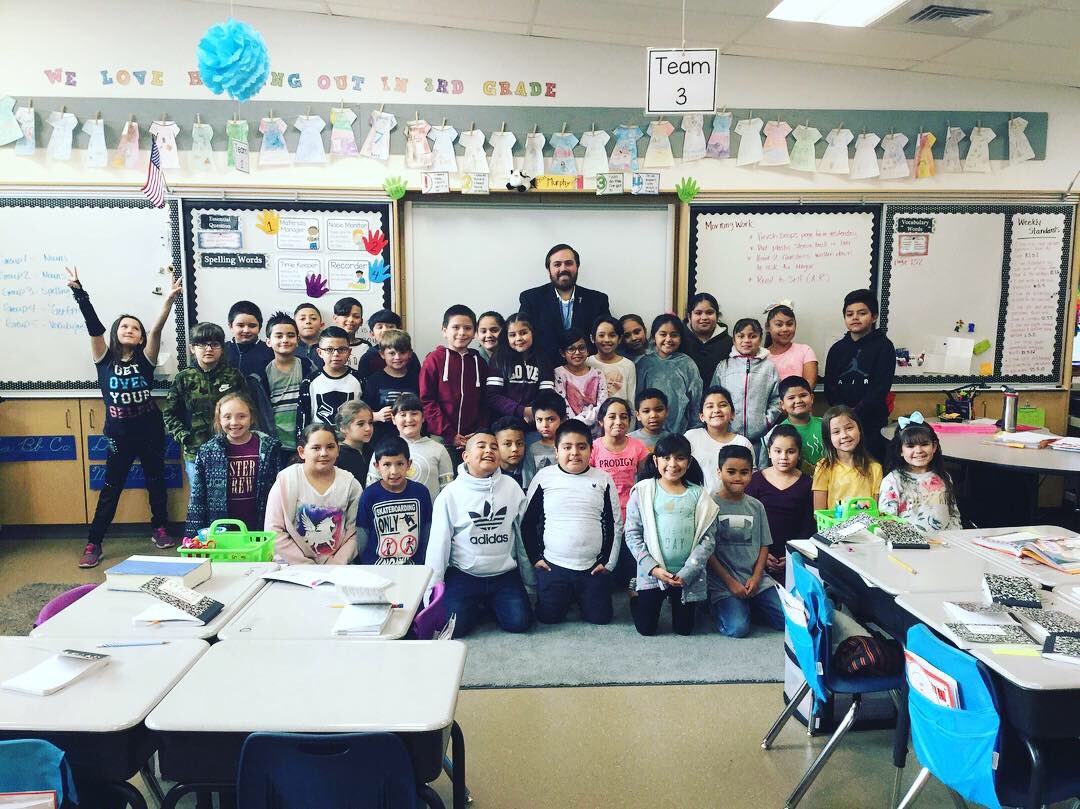 DanielCoronaNV's tweet photo. Thank you again to the 3rd grade teachers at #WWES for inviting me to come speak to your students today about voting and what the Mayor actually does! It’s always great to be around #FutureMayors!! (I also learned today that I need to work on my goofy face 🤪...) https://t.co/XXkXo7c46s