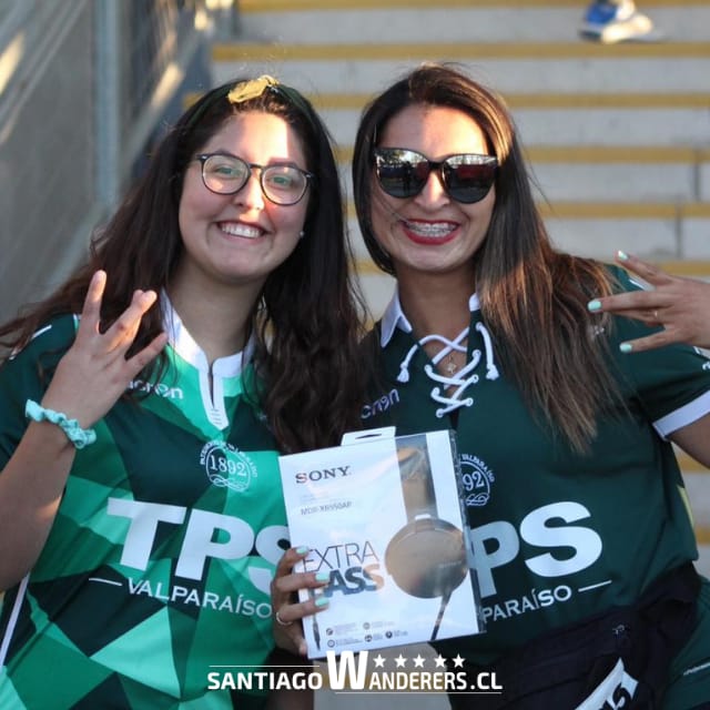 swanderers's tweet photo. Nuevamente la familia wanderina disfrutó durante el medio tiempo con nuestra #WCam, ganando entradas para el próximo partido de local y gracias a @Sony estos espectaculares audífonos Extra Bass,¡Felicitaciones! 💚⚽🎧 https://t.co/aa1AlFskhV