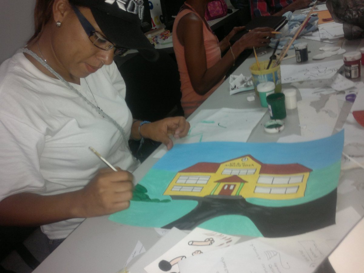 cbitfelixmanuel's tweet photo. Los tutores de @FundabitMirpz en el taller de Stop Motion como actividad de enseñanza lúdica para la producción de cortos animados. 
#Miranda 
@vane_prieto https://t.co/tJesSfjHIJ