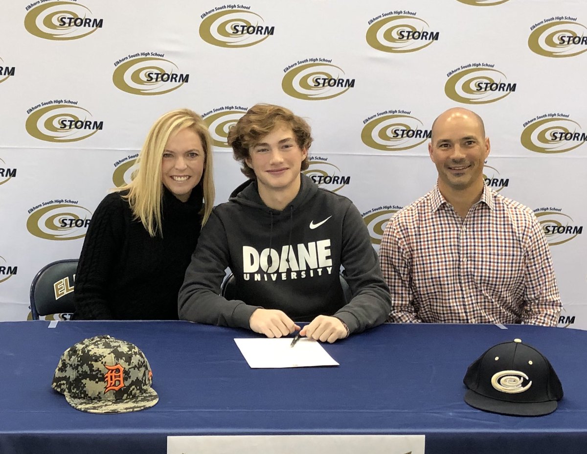Prospects_NE's tweet photo. Congrats to the Prospects from @ESHS_Baseball as they signed their NLIs today

@JakeGish - Arkansas State
@bertsch_j - Hastings
@tvnnerblvck - Doane

@PBR_Nebraska 
@NEBHSRecruits https://t.co/sItWsDXpmY