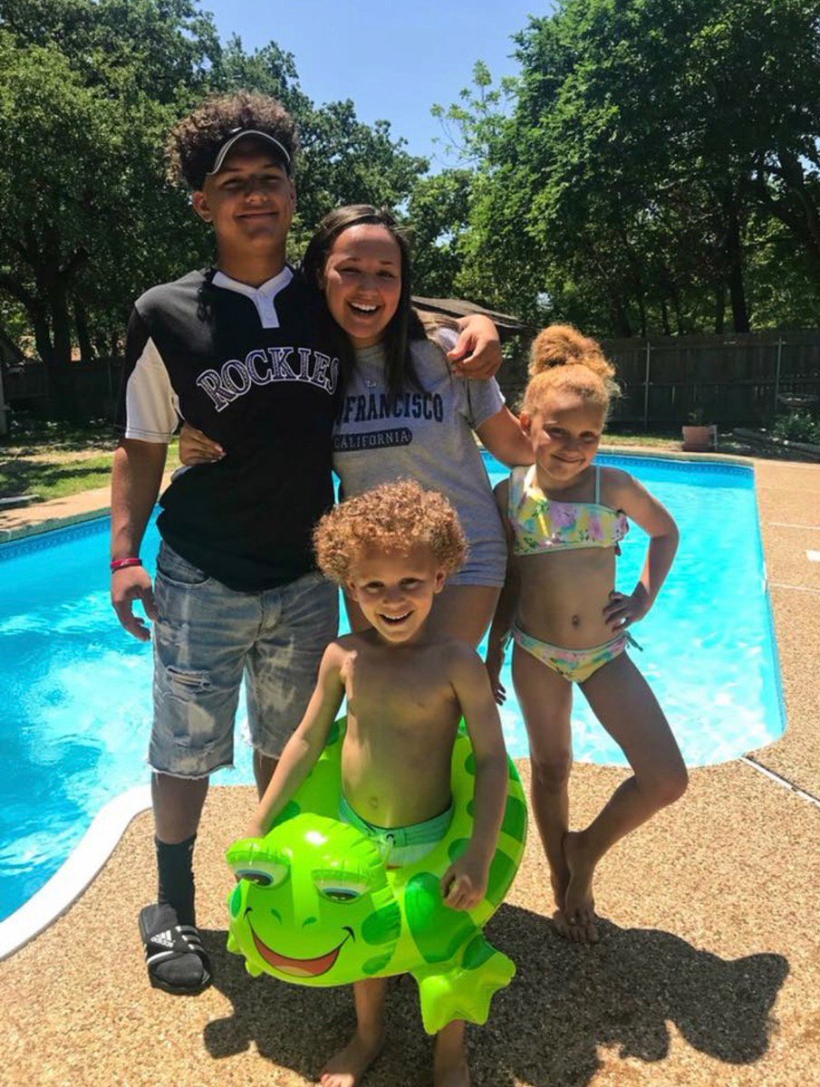 AndersonPIastic's tweet photo. Have you met Erin? Erin is our Clinic Nurse and brings with her over 13 years of experience and a vast knowledge in Cosmetic Surgery. She will be celebrating her 2 year anniversary with Anderson Plastic Surgery &amp; #MedSpa this month on the 28th! 🎉 #DFW #FortWorth https://t.co/MtN1A5NUb6